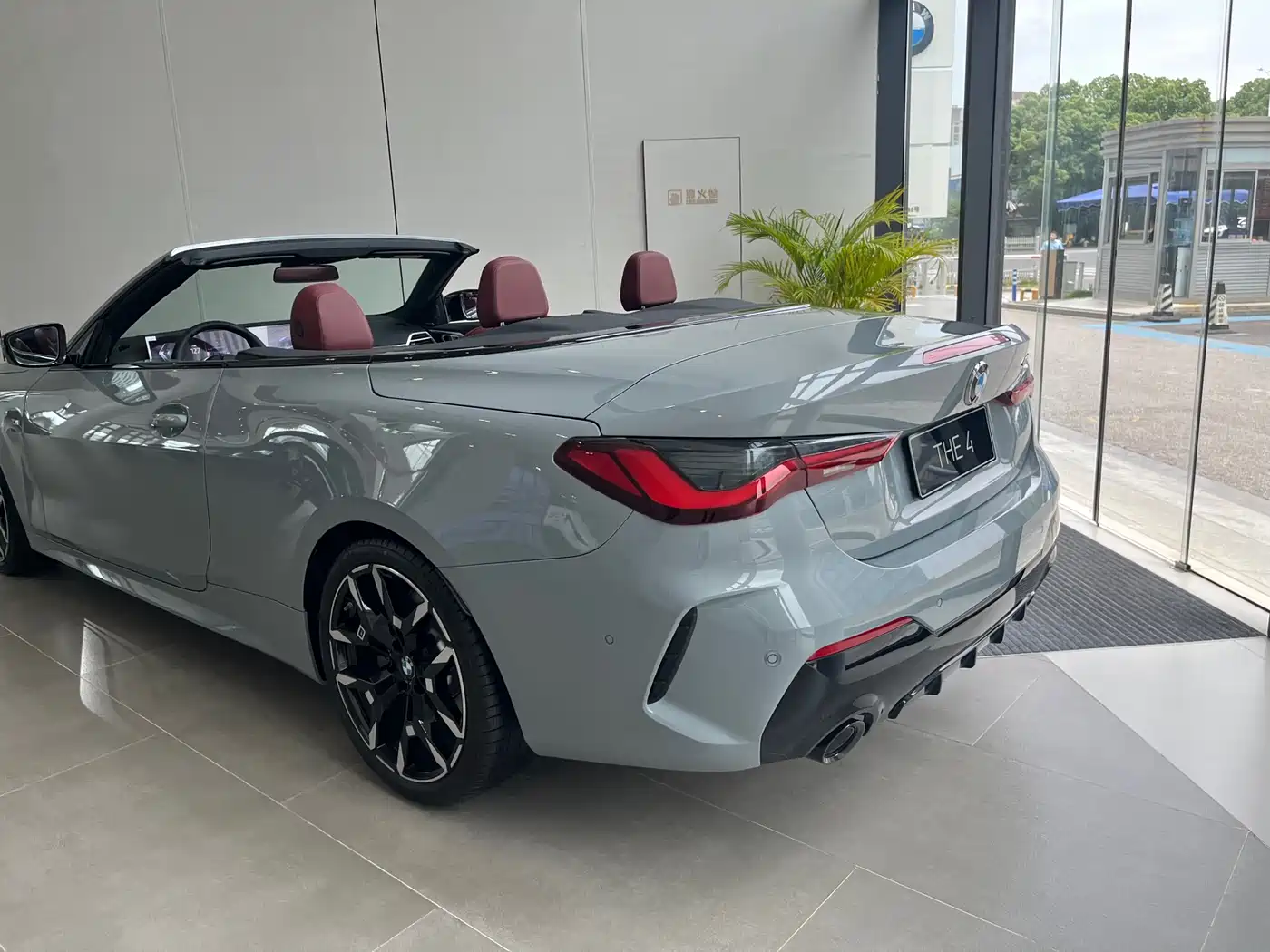 BMW 4 Series 2024 430i Convertible M Sport Shadow Edition фото 2