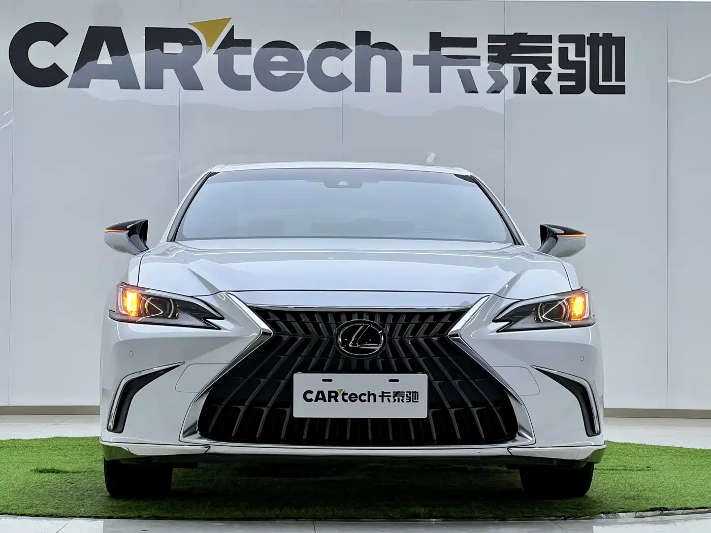 Lexus ES 2023 200 Excellence Edition фото 7