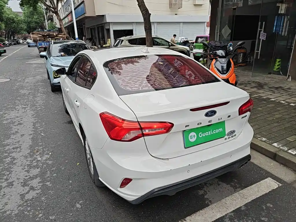 Фото 5 - Ford Focus
