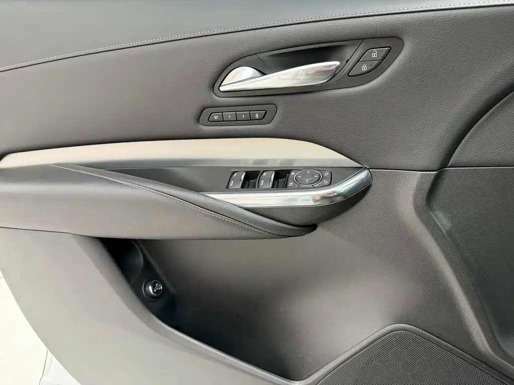 Фото 14 - Cadillac XT4
