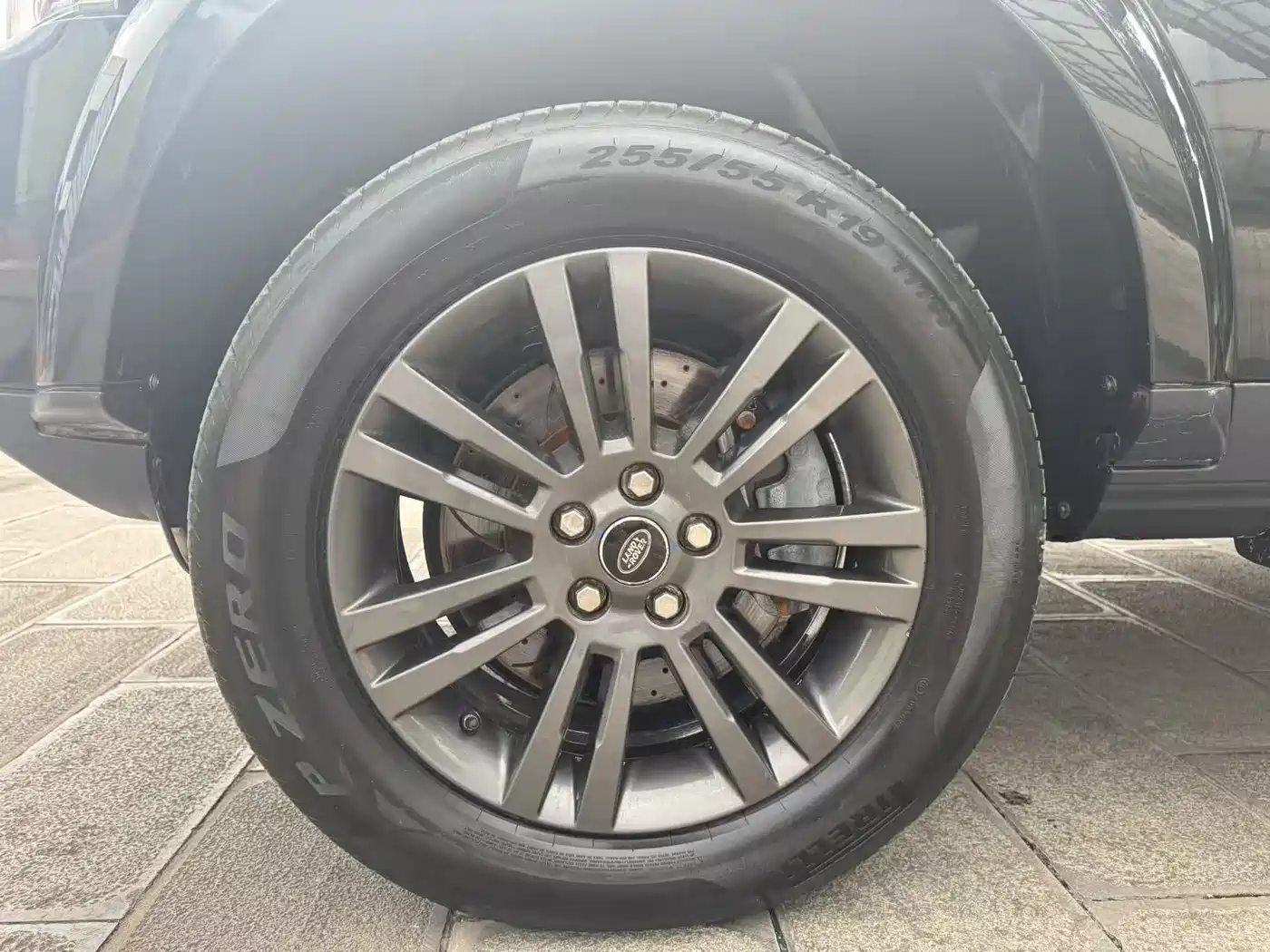 Land Rover Discovery 2016 3.0 SC Gloss Black Collector's Edition HSE фото 7