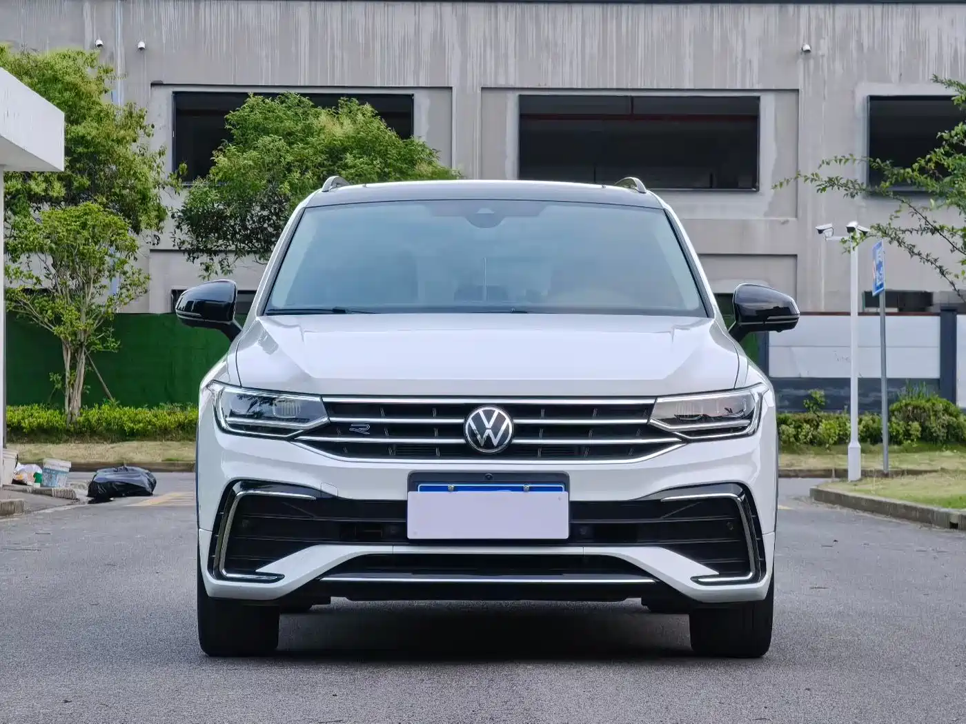 Volkswagen Tiguan L 2022 330TSI Auto 2WD R-Line Premium Edition фото 2