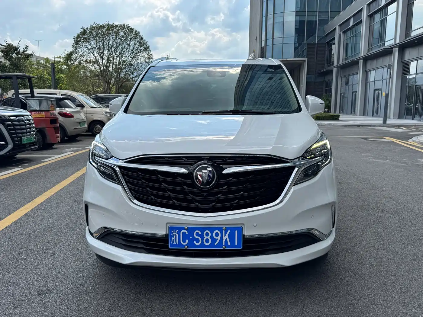 Фото 1 - Buick GL8