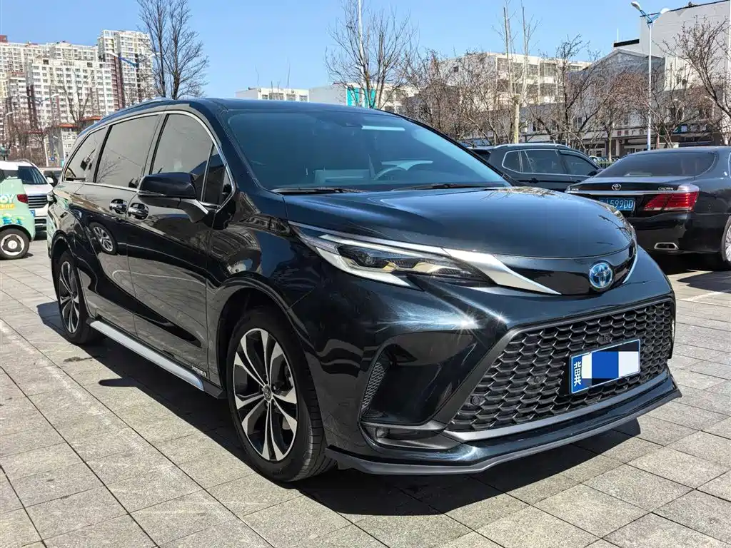 Toyota Granvia 2024 2.5L Hybrid Premium PLUS фото 2
