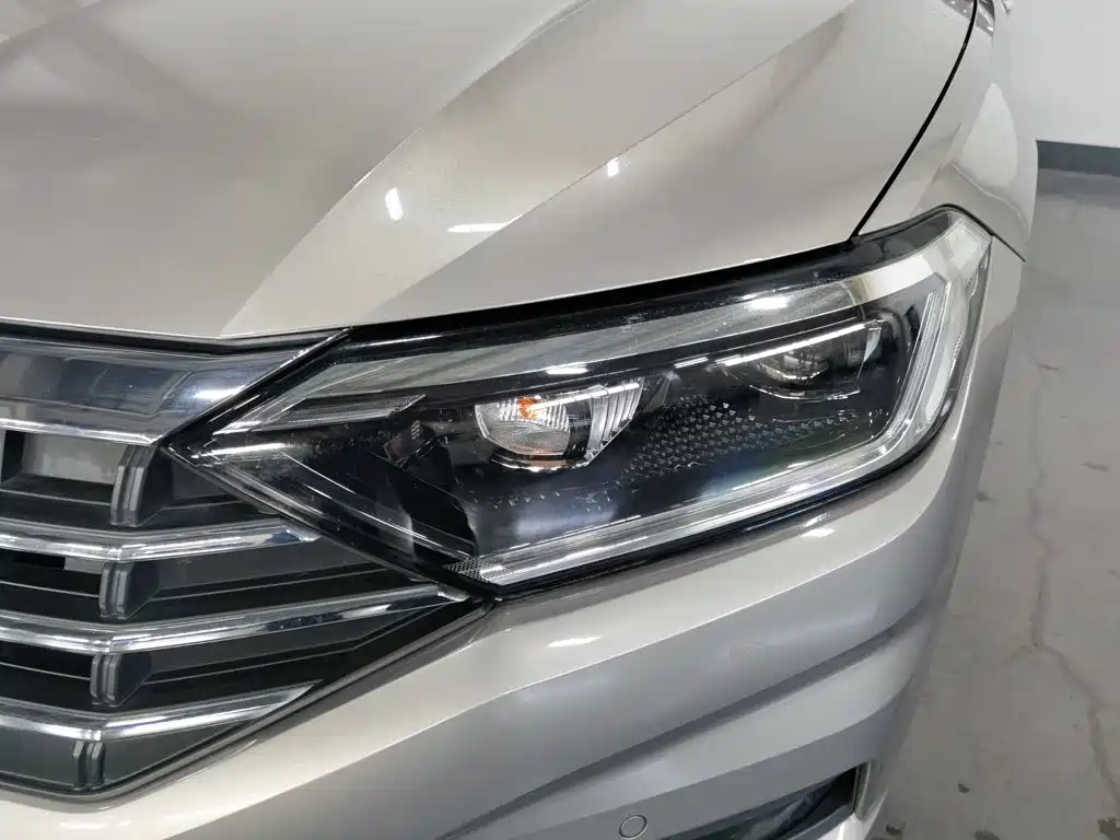 Фото 7 - Volkswagen Sagitar