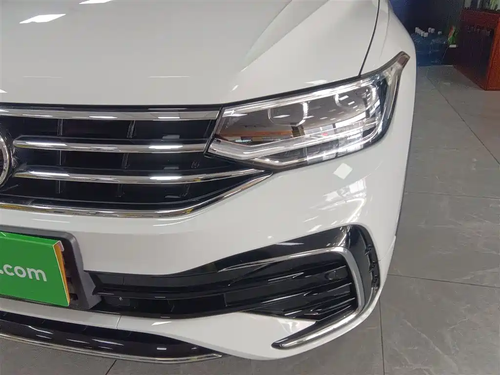 Volkswagen Tiguan L 2023 330TSI Auto 2WD R-Line Premium Edition фото 24