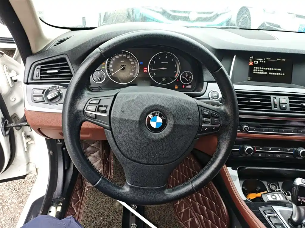 BMW 5 Series (Import) 2015 520i Elegance фото 7