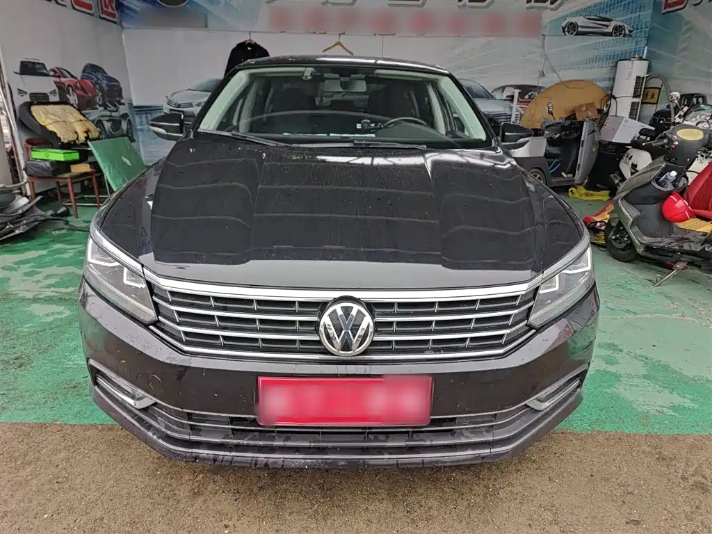 Volkswagen Passat 2016 330TSI DSG Honor Edition фото 3