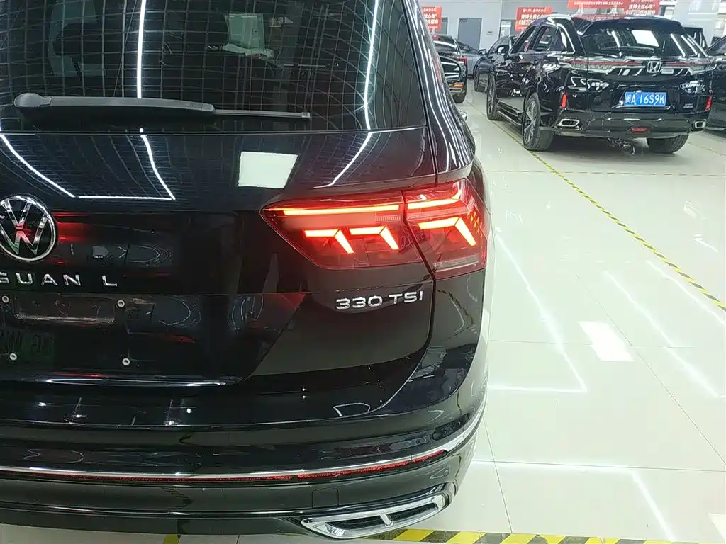 Volkswagen Tiguan L 2023 Facelift 330TSI Auto FWD R-Line Premium фото 24