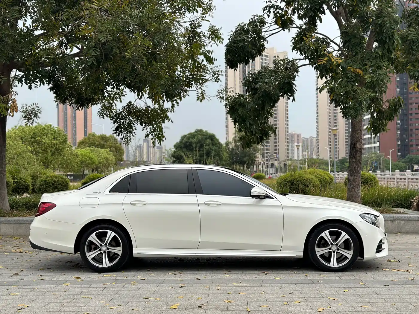 Mercedes-Benz E-Class 2016 E 200 L Sport Type фото 3