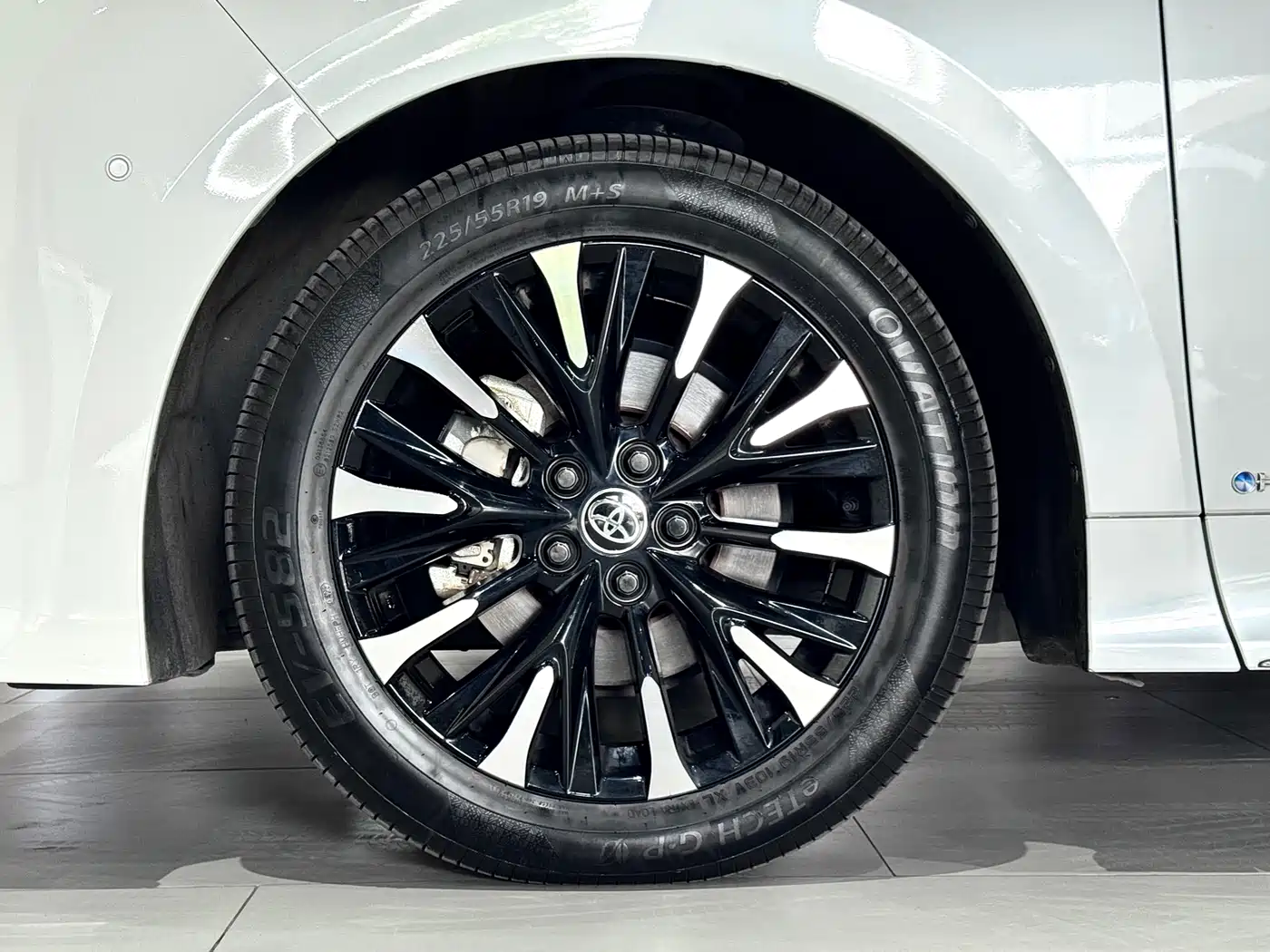 Toyota Alphard 2024 Hybrid 2.5L Ultimate Enjoyment Edition фото 10