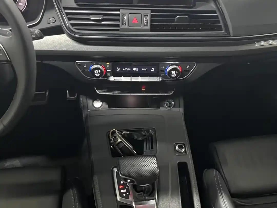 Audi Q5L 2024 Model 40 TFSI Luxury Dynamic фото 8