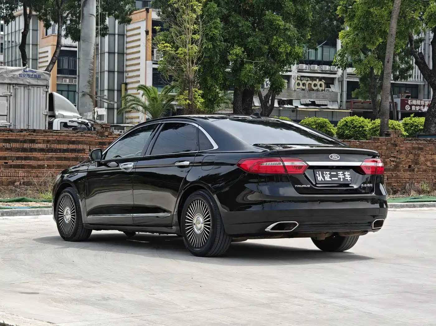 Фото 5 - Ford Taurus