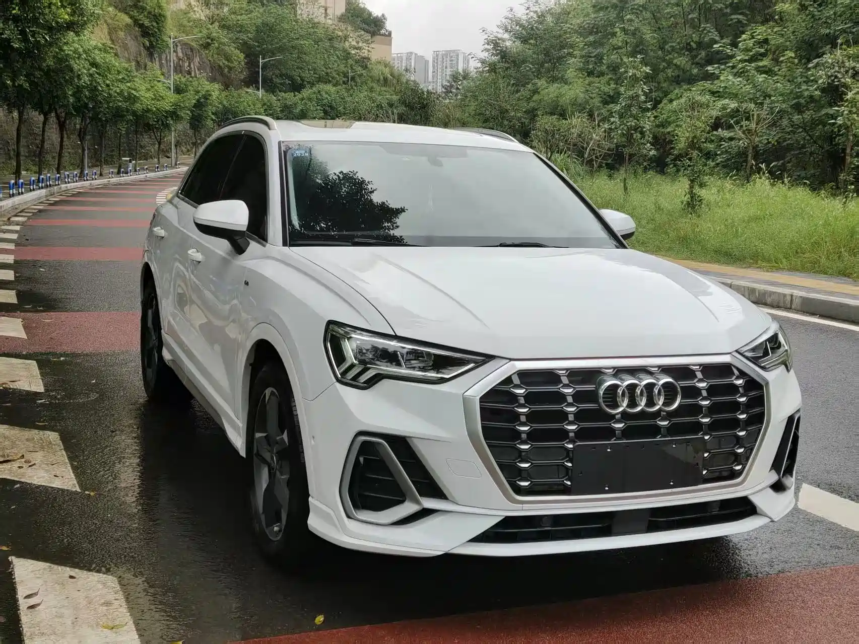Photo 3 - Audi Q3