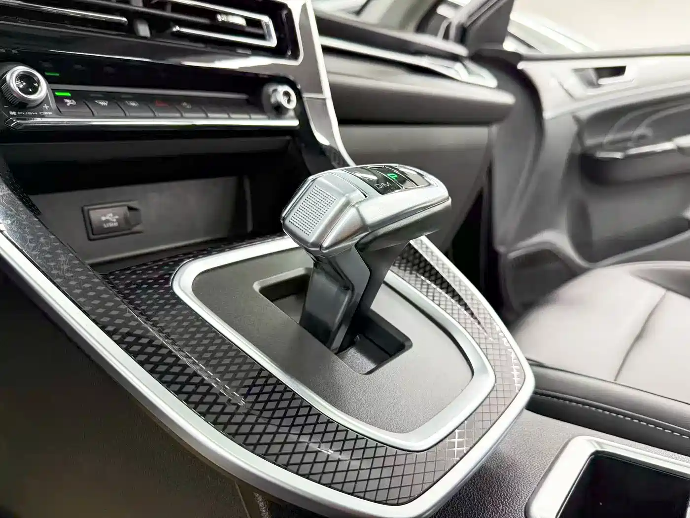 Haval M6 2023 2023 PLUS 1.5T DCT Luxury Smart Connect