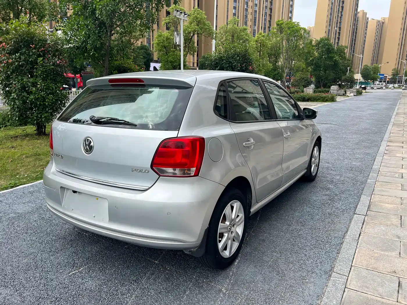 Volkswagen Polo 2011 1.4L Automatic Cool Edition фото 8