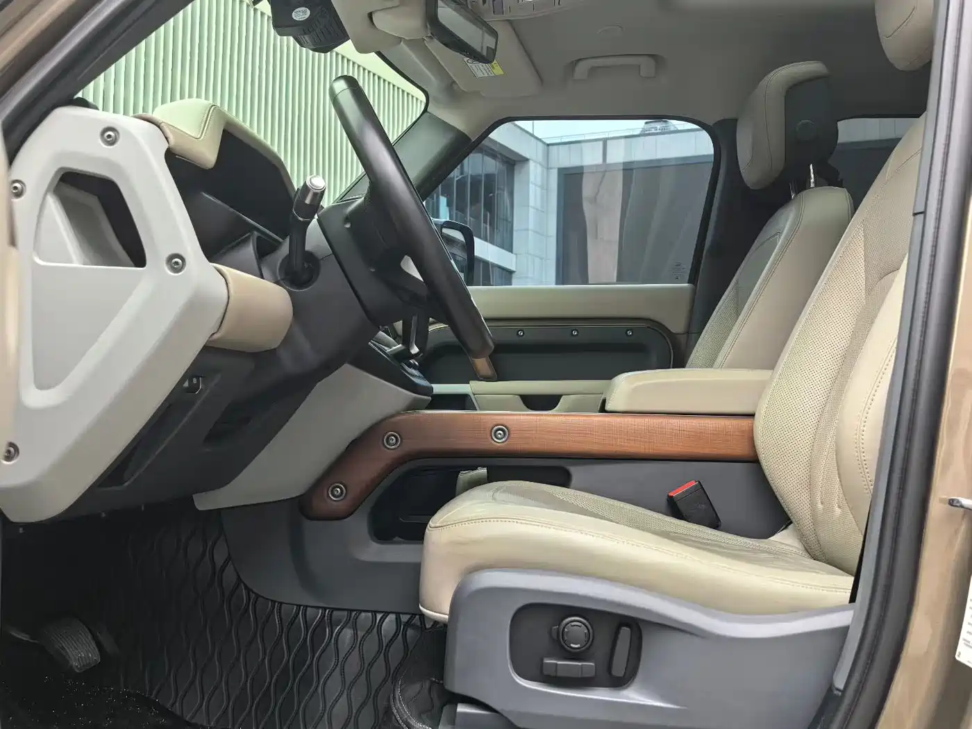 Land Rover Defender 2020 Model 110 P400 HSE фото 3