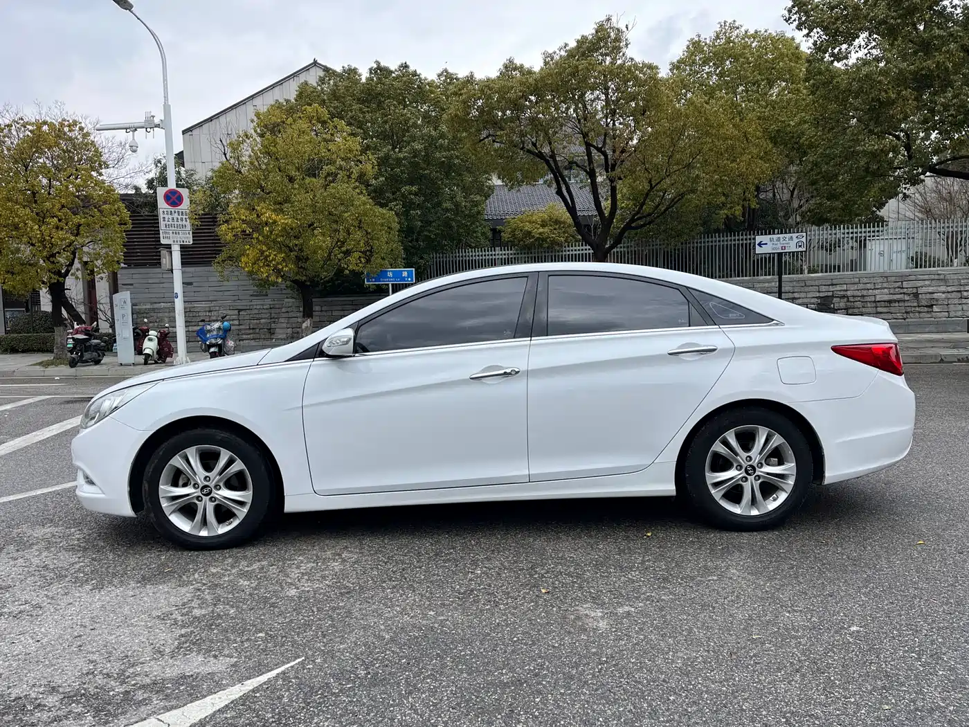 Hyundai Sonata 2013 2.0L Automatic Premium Edition фото 7