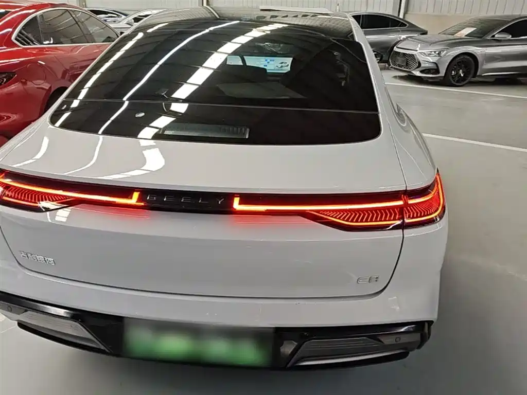 Geely Galaxy Galaxy E8 2025 700km Long Voyage Smart Drive Edition фото 6