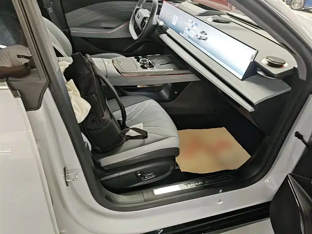 Geely Galaxy Galaxy E8 2025 700km Long Voyage Smart Drive Edition фото 25