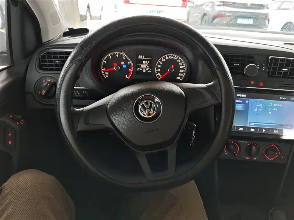 Volkswagen Polo 2016 1.4L Manual Trend фото 11