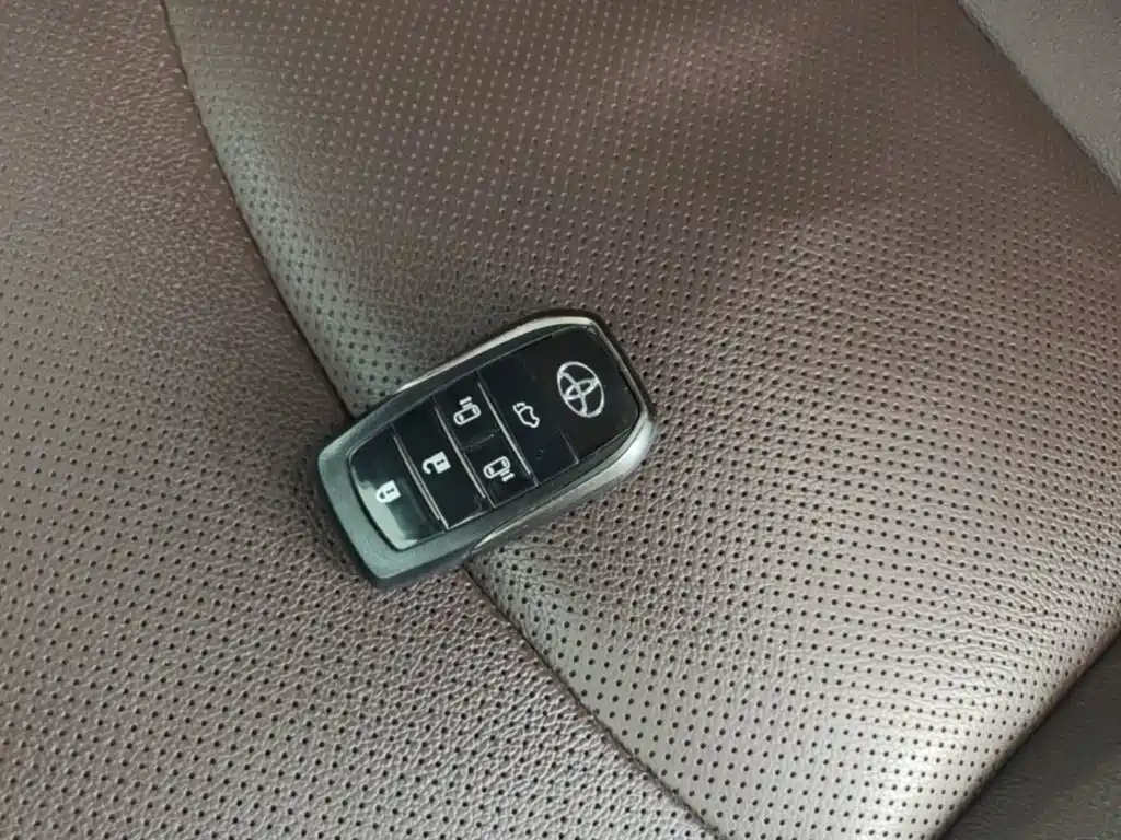 Фото 9 - Toyota Sienna