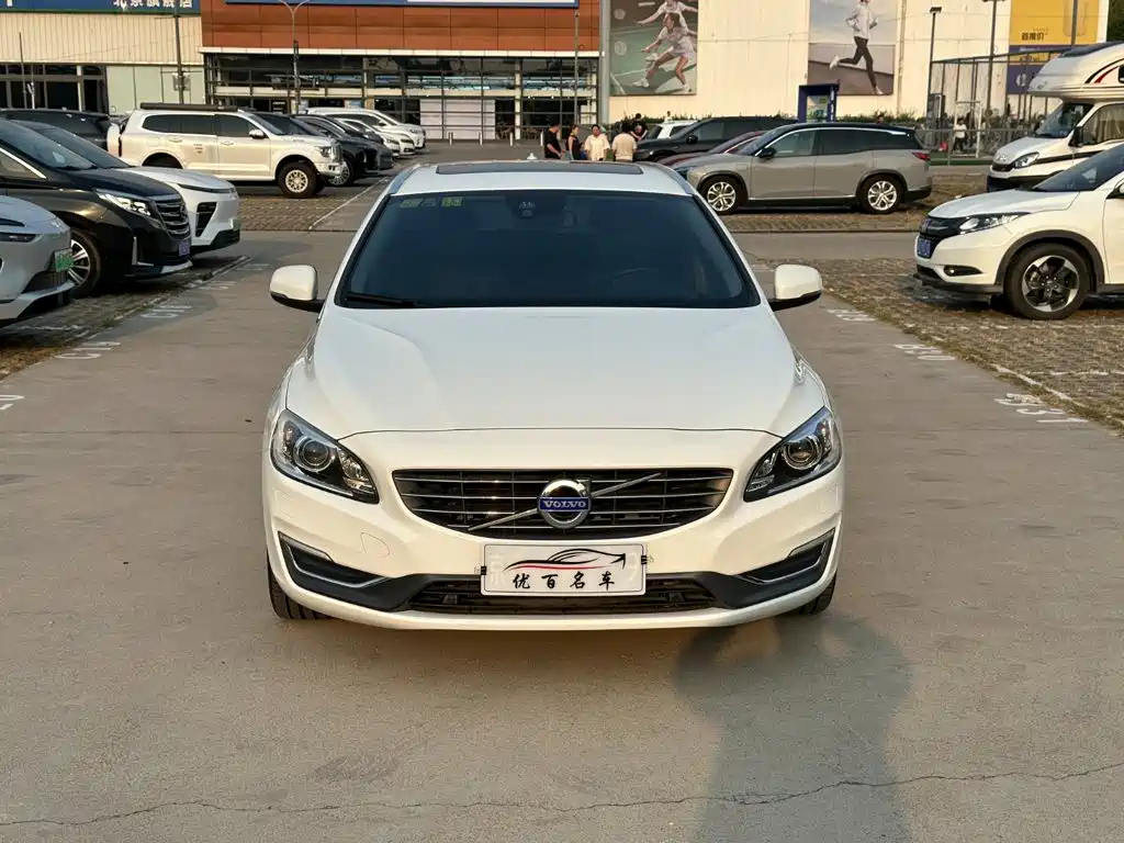 Photo 2 - Volvo V60