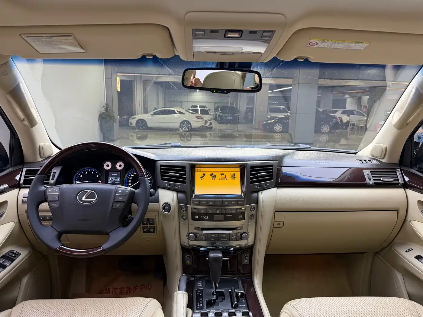 Фото 6 - Lexus LX