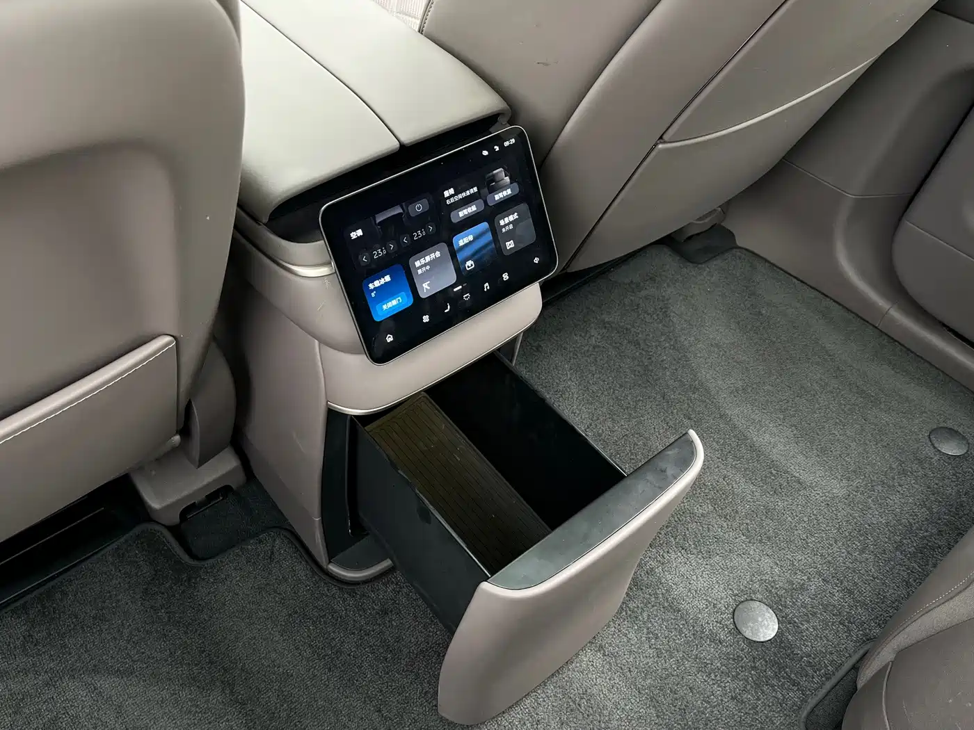 NIO ES8 2025 2025 Model 6-Seat Executive Luxury Edition