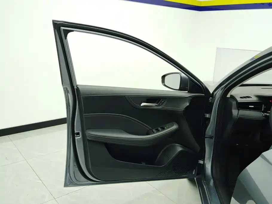 Фото 7 - Roewe i5