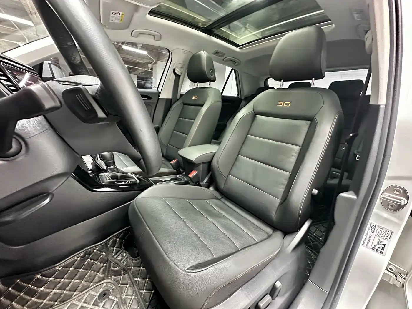 Volkswagen T-ROC 2021 280TSI DSG 2WD Comfort Smart Connect 30th Anniversary Edition фото 13