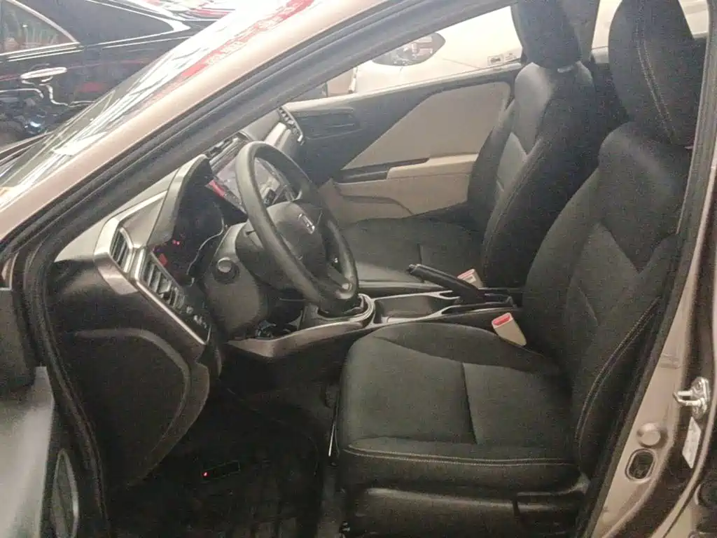 Honda Greiz 2016 2016 1.5L Manual Classic Edition