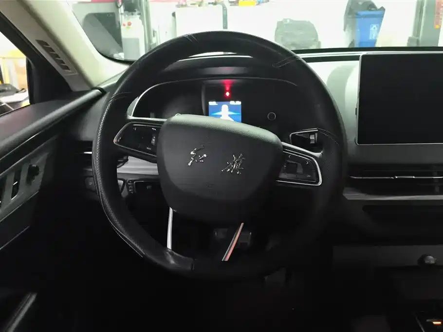Hongqi E-QM5 2023 620km PLUS фото 15