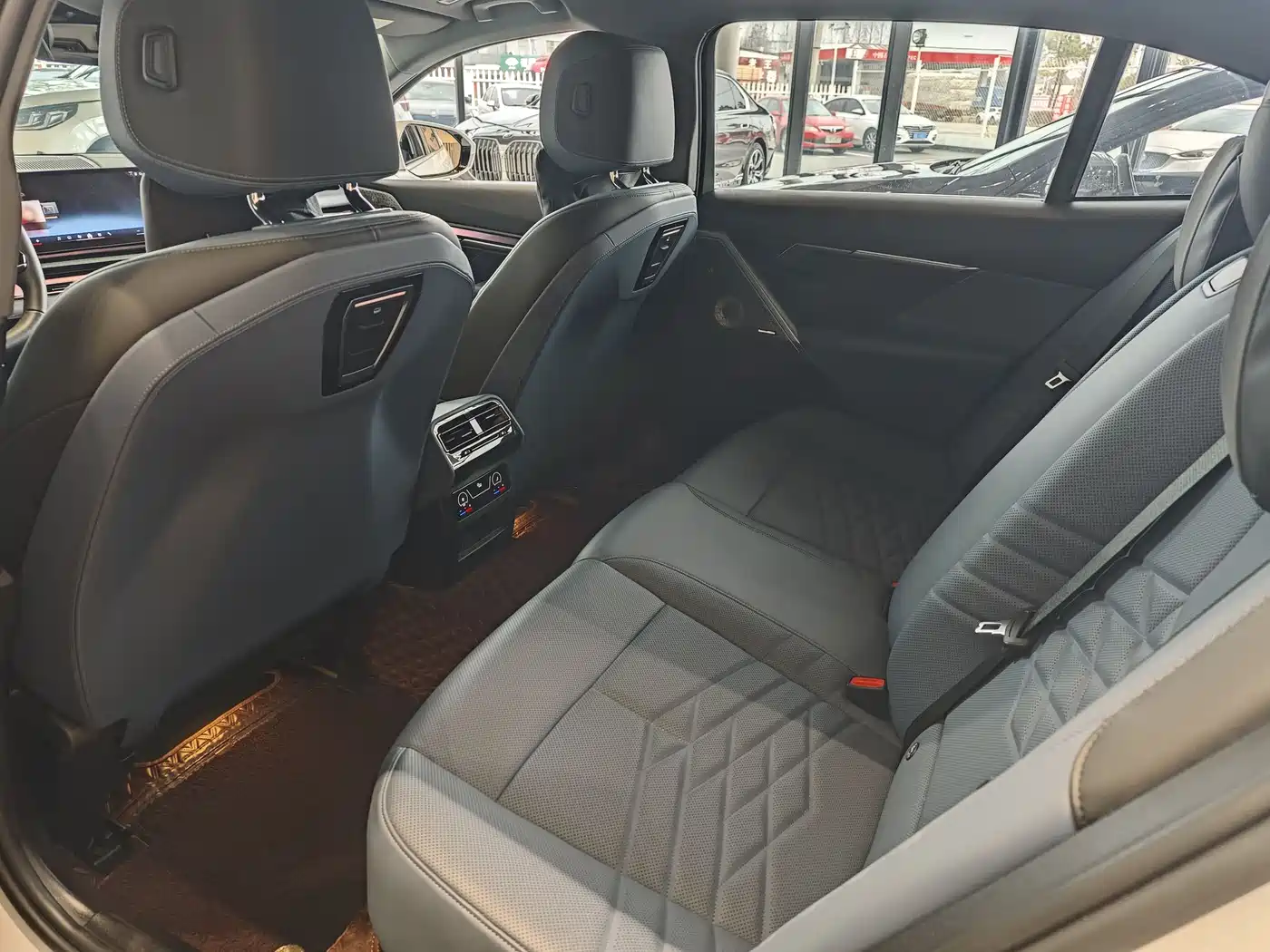 BMW 5 Series 2024 530Li Premium Luxury Package фото 16
