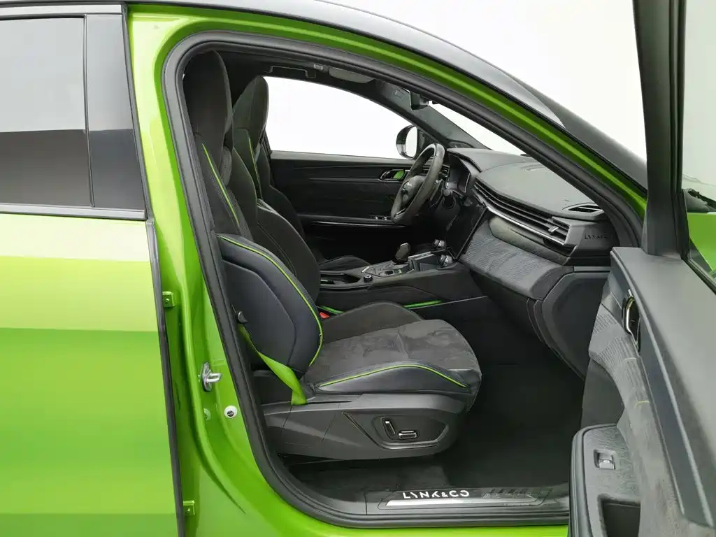 Фото 23 - Lynk & Co 05