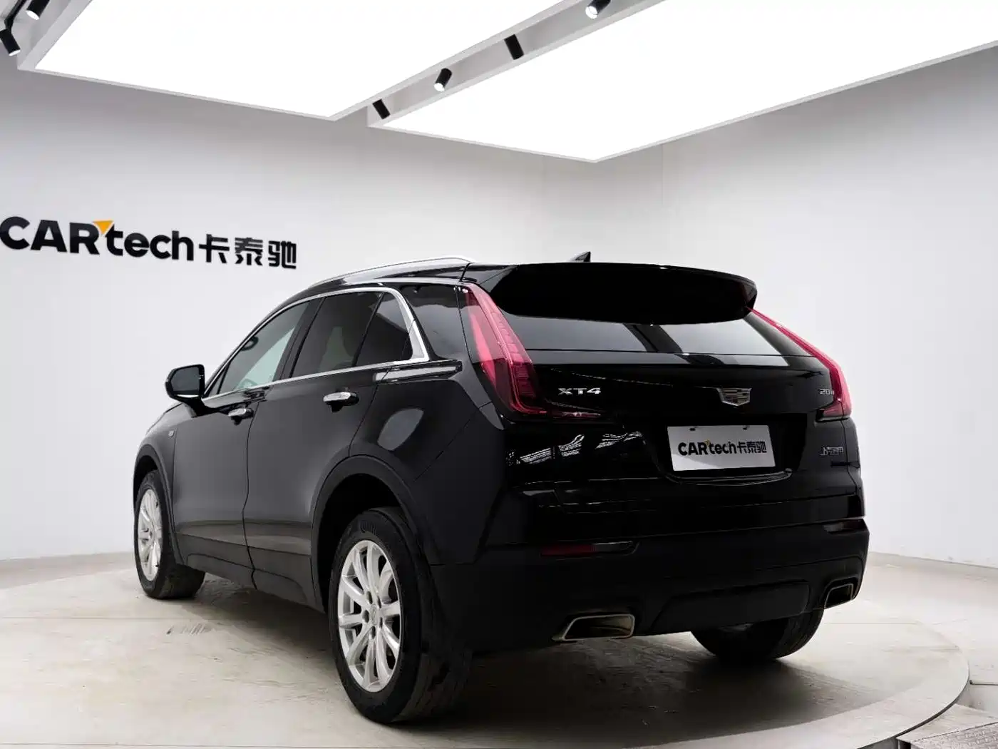 CADILLAC XT4