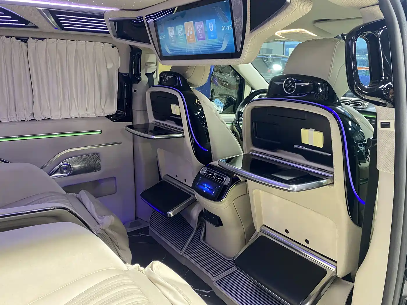 Mercedes-Benz Vito 2023 2.0T Business 7-Seater фото 8