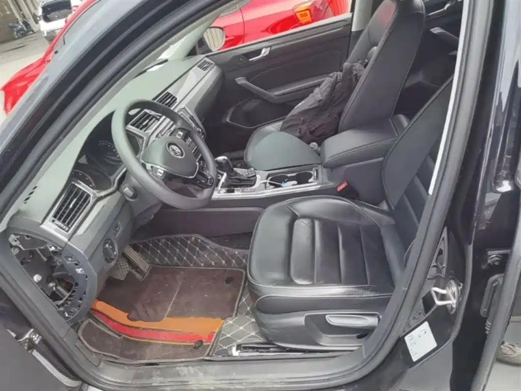 Volkswagen Passat 2015 1.8TSI DSG Elegance Edition фото 15