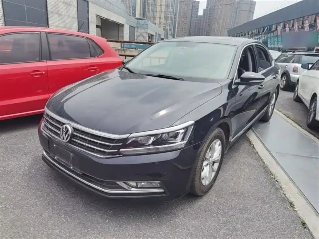 Volkswagen Passat 2015 1.8TSI DSG Elegance Edition фото 2