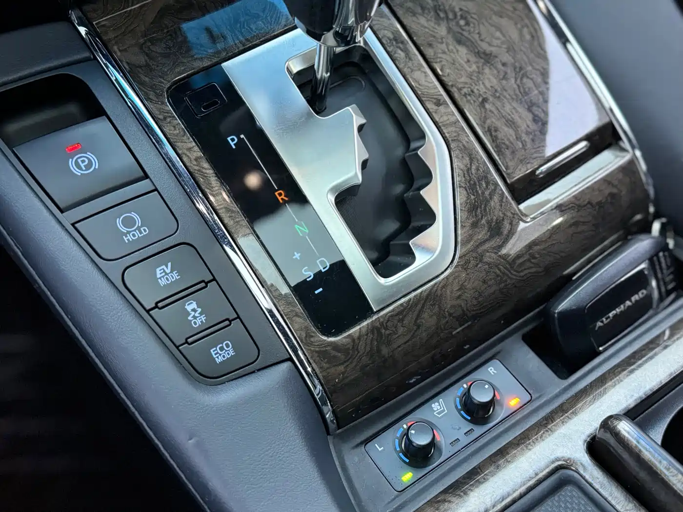 Toyota Alphard 2020 Hybrid 2.5L Premium Edition фото 9