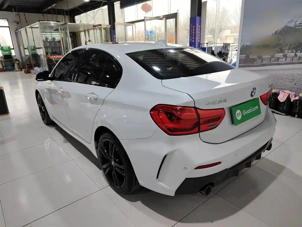 BMW 1 Series 2021 125i M Sport Black Night Edition фото 5