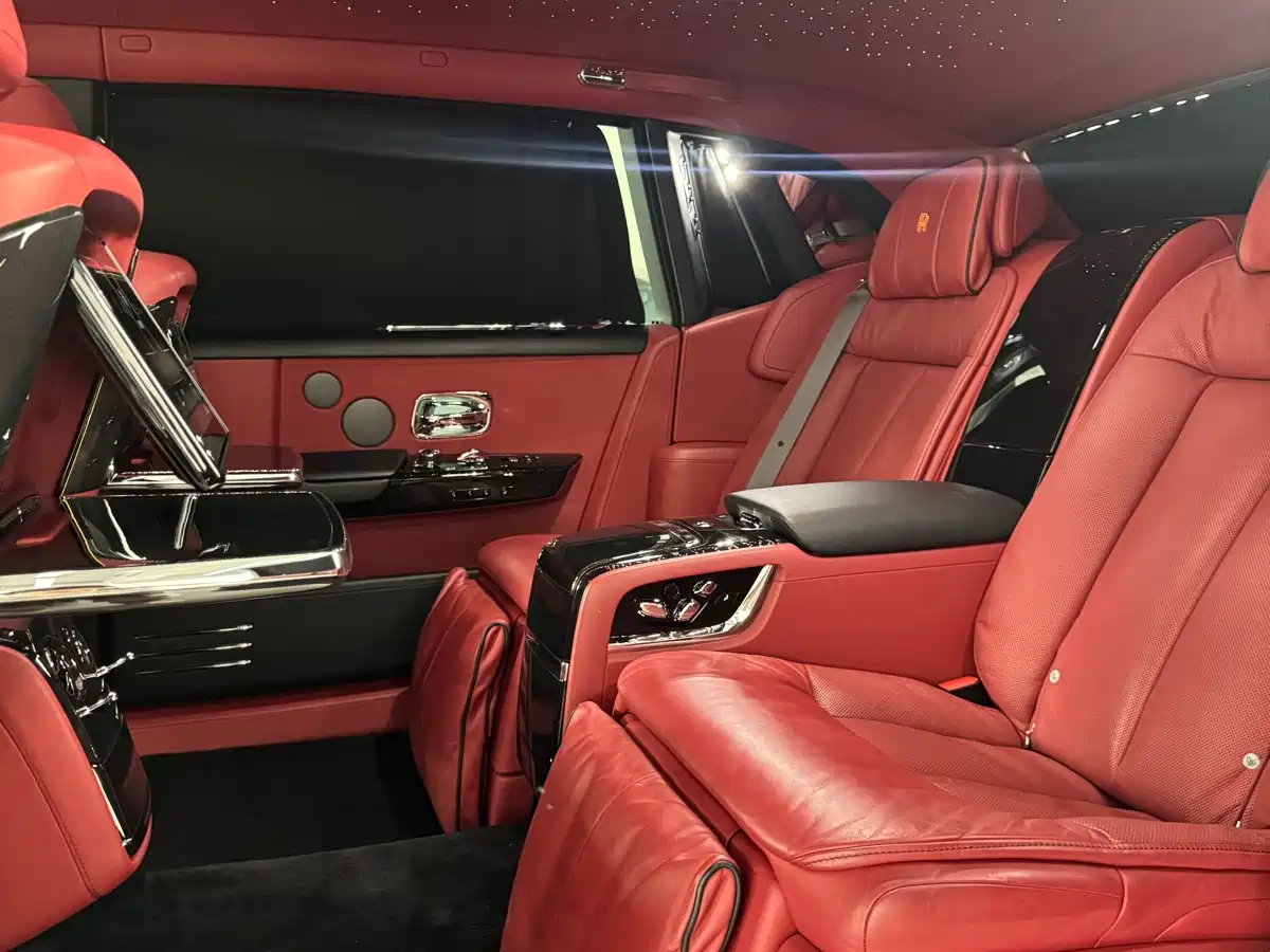 Rolls-Royce Phantom 2021 2021 Fabric Burn Collector's Edition