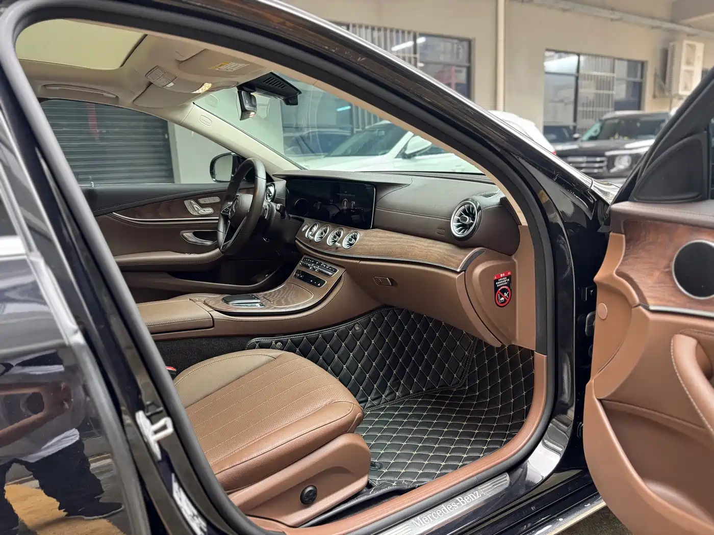 Photo 9 - Mercedes-Benz E-Class New Energy