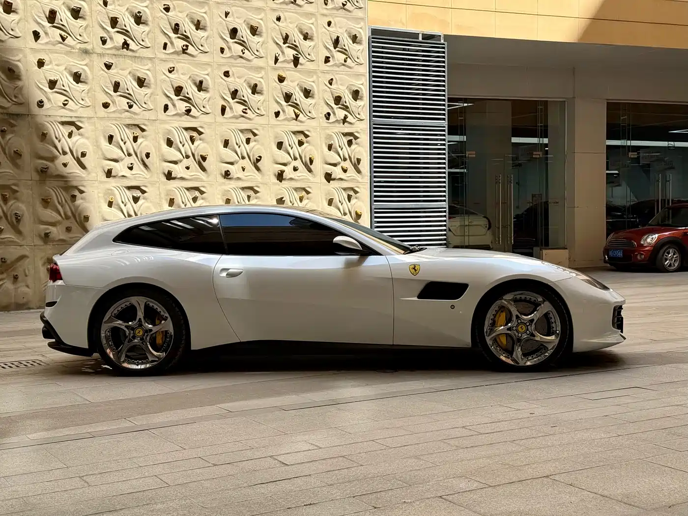 Ferrari GTC4Lusso 2018 2017 3.9T V8