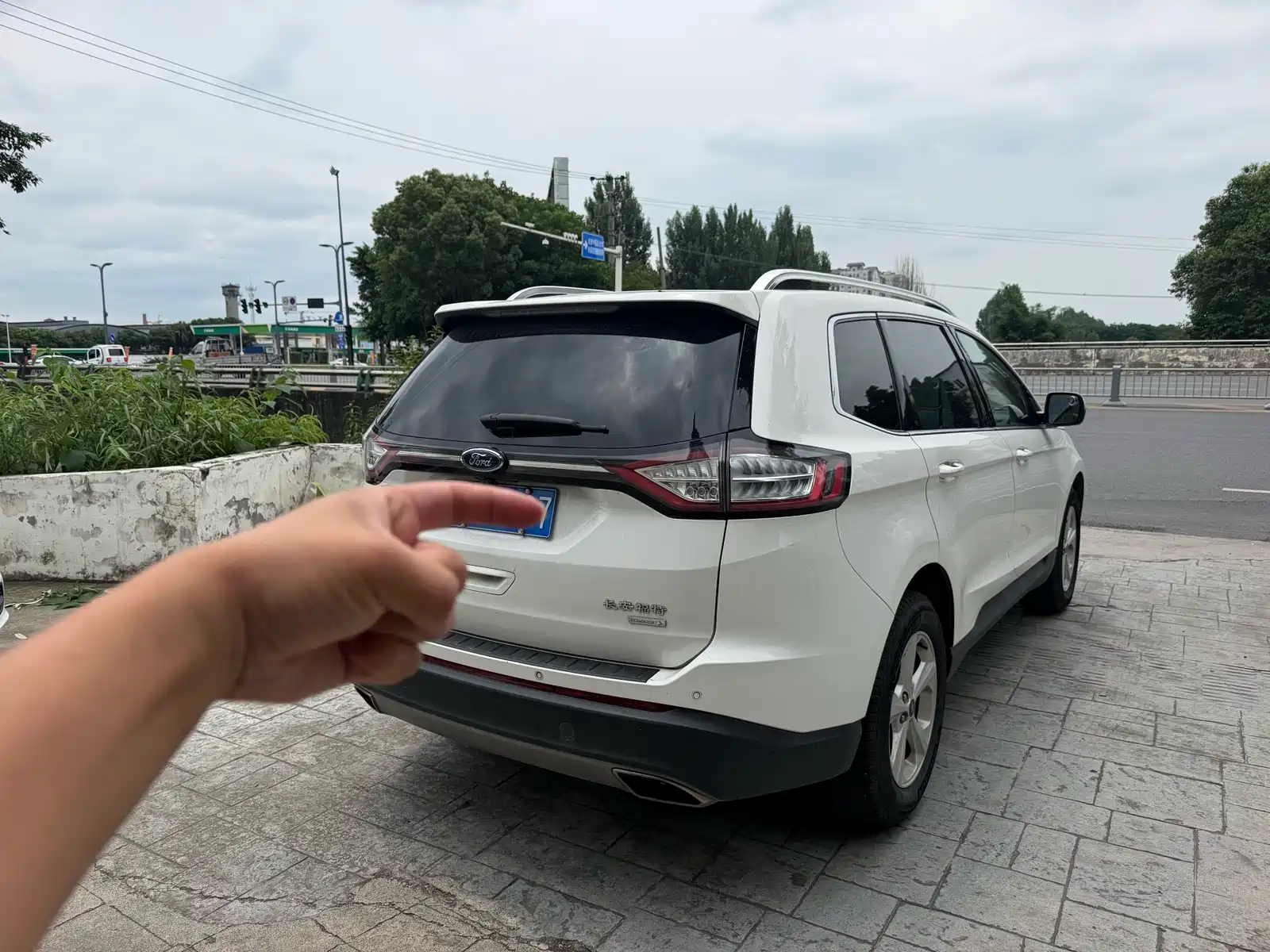 Фото 10 - Ford Edge
