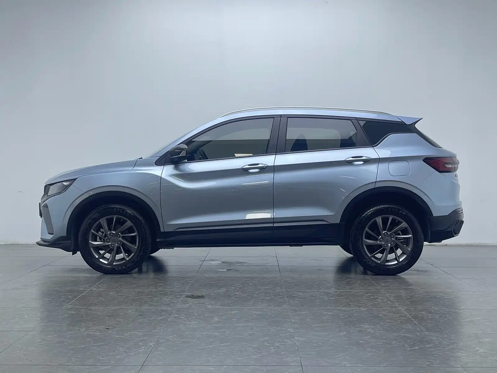 Фото 8 - Geely Coolray