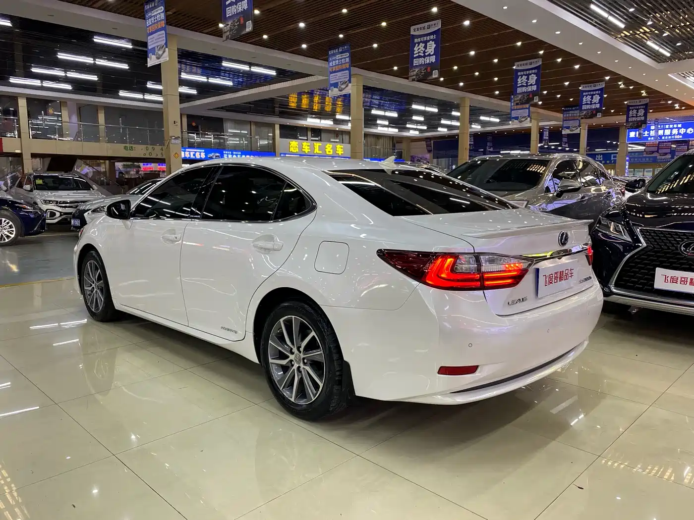 Lexus ES 2015 300h Comfort Edition фото 9