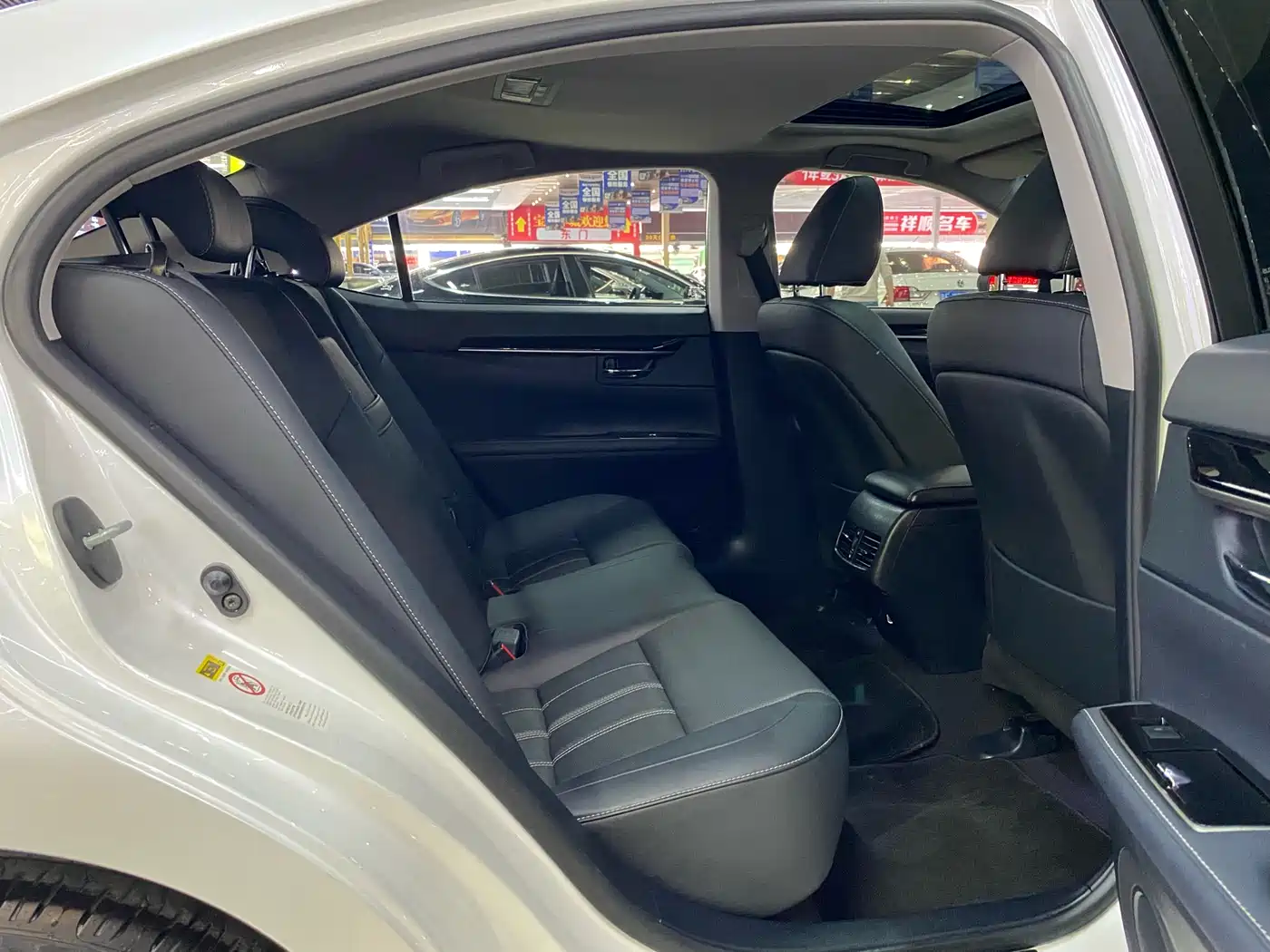 Lexus ES 2015 300h Comfort Edition фото 14
