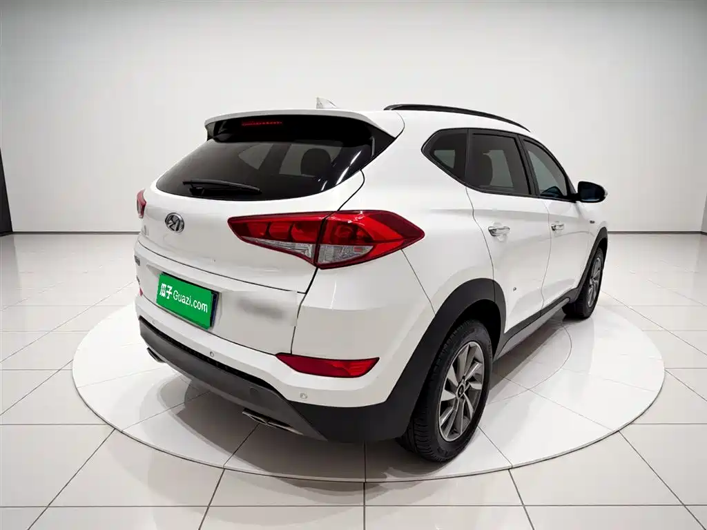 Hyundai Tucson 2018 1.6T DCT 2WD 15th Anniversary Special Edition фото 6