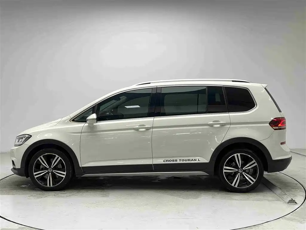 Volkswagen Touran 2021 Touran L 280TSI DSG Cross Edition 6-seater фото 21